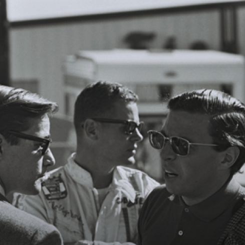 Masten Grégory en visite vient saluer son ami